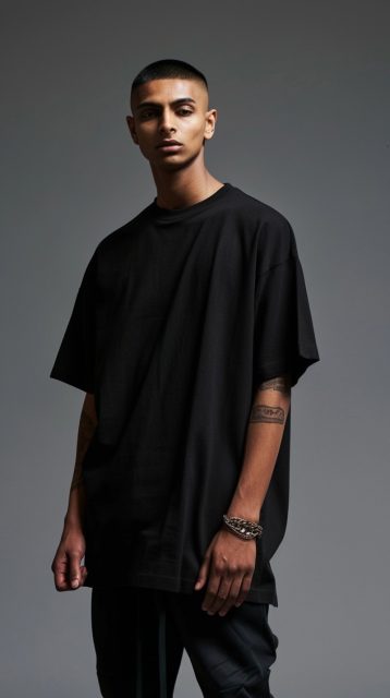 ailab.design_model_wearing_oversized_all_black_plain_tshirt_ove_39e875d6-d60a-4d81-96d4-a6a99dd7f930